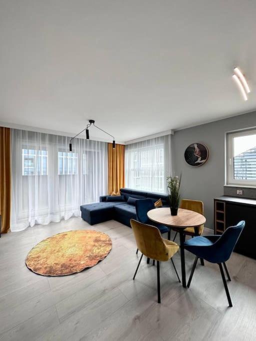 Апартаменты New Apart - Next To Sky Tower Вроцлав Экстерьер фото